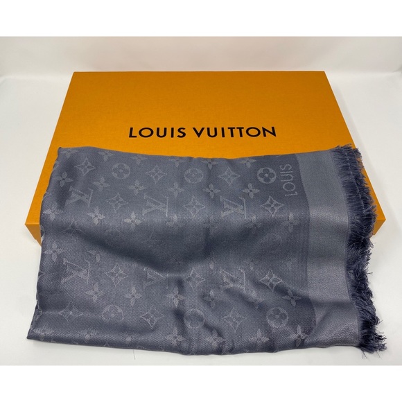 Louis Vuitton monogram shine shawl M75120